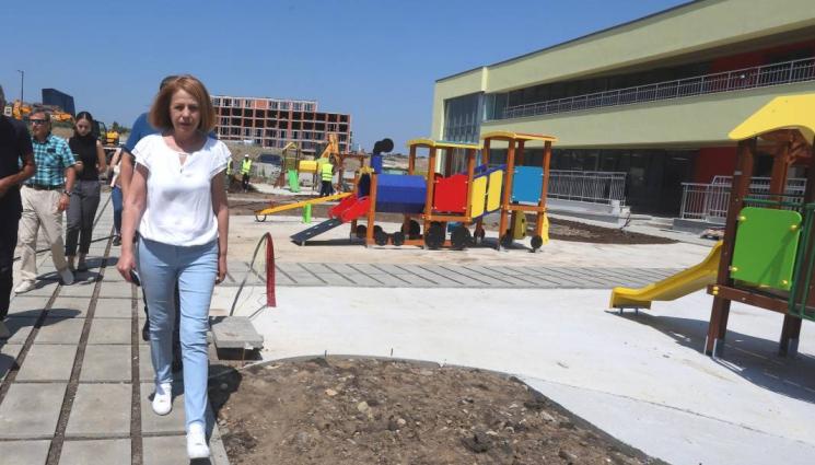 Фандъкова - Фандъкова с призив към държавата: Поемете издръжката и на децата в новите градини