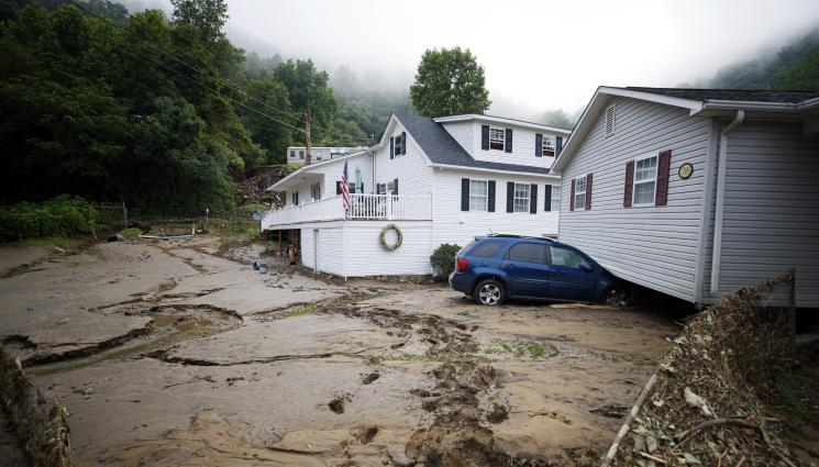 Вирджиния - ИЗВЪНРЕДНО ПОЛОЖЕНИЕ: Воден ад във Вирджиния, десетки в неизвестност (СНИМКИ)