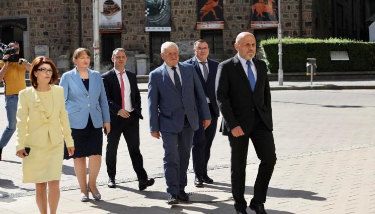 м - Радев попита ГЕРБ-СДС как виждат покрай кризата да се решат проблемите на хората