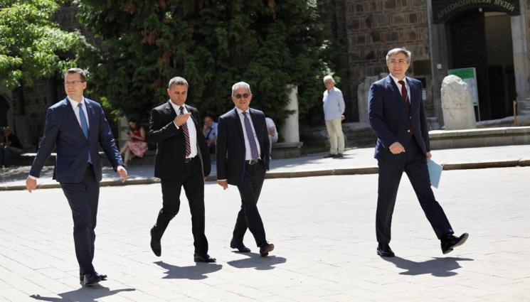 ДПС - Радев пита ДПС може ли в тези кризи без работещ парламент