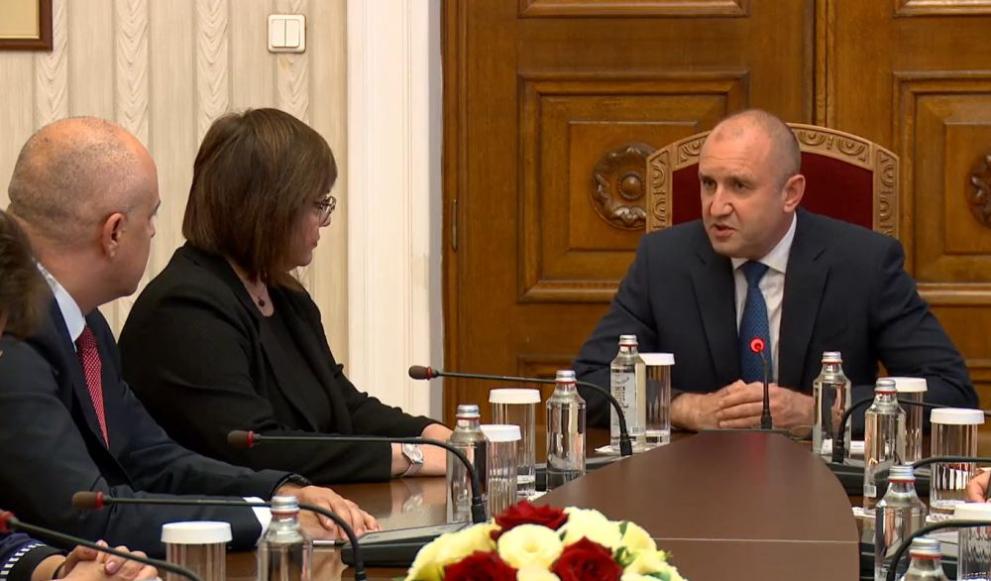 Страната е изправена пред редица предизвикателства, и наред с положителните