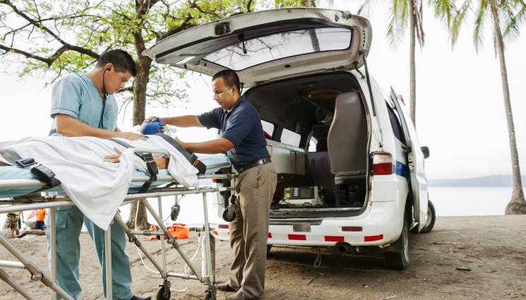 Линейки плаж - Линейки на черно летят по морето