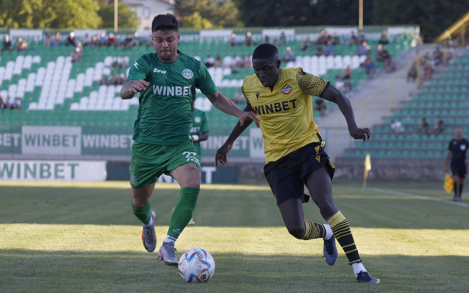 Отборите на Ботев Пловдив и Ботев Враца играят при резултат