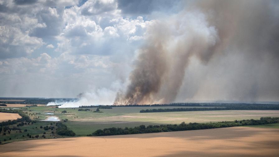 <p>След ракетен удар: Пожар бушува в енергийно съоръжение в Украйна</p>