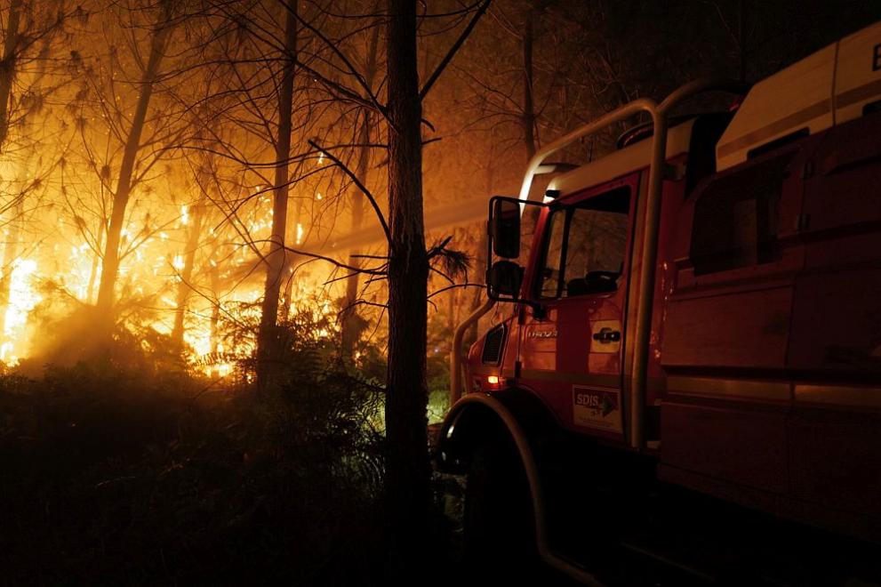 Продължават да бушуват опустошителните горски пожари във Франция