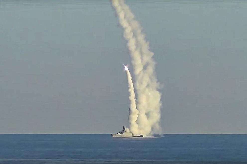 Три руски ракети, изстреляни от кораби в Черно море, са