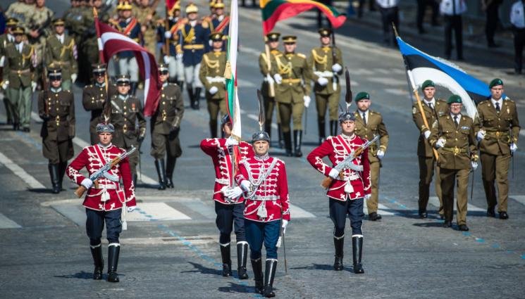 Гвардейци - ПЪЛНЯТ ДЖОБОВЕТЕ: Дават по 200 лв. за гвардейците на официални церемонии! 