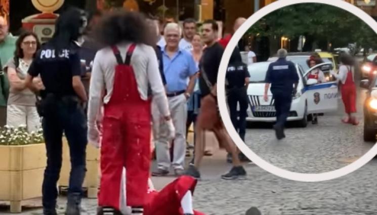 клоуни - ШОУ В СОФИЯ: Клоуни хвърлиха в тъч полицаи (СНИМКИ+ВИДЕО)