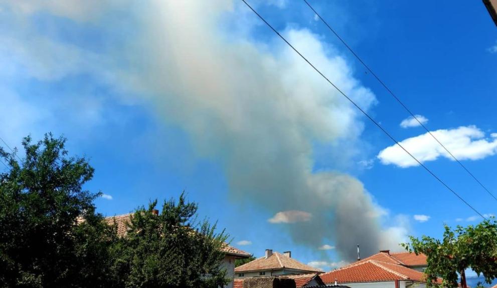 Голям пожар пламна в гориста местност в Казанлък във вторник.