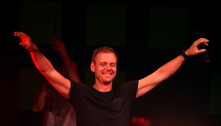 Армин Ван Бюрен - Пловдивчани скочиха срещу Армин Ван Бюрен, пускал много силна „наркоманска“ музика