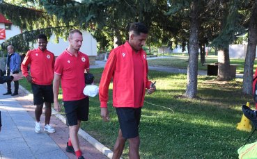 Отборът на ЦСКА потегли днес сутринта за Скопие с група