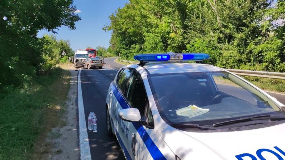 Един човек загина при тежка катастрофа на Подбалканския път в