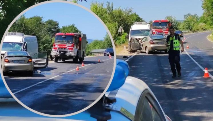 катастрофа подбалкански път - ПОРЕДЕН АД НА ПЪТЯ: Тежка катастрофа отне човешки живот