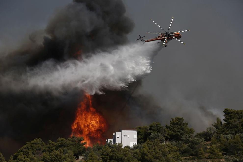 гасене на пожар в Гърция