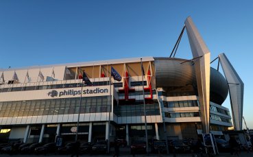 Горя пожар на стадиона на ПСВ Айндховен (видео)