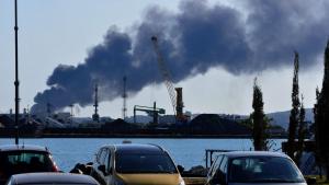 Пожар е избухнал в склад за отпадъци в южната промишлена