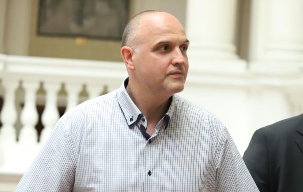 Нашето мнение е, че няма как да се доверим на