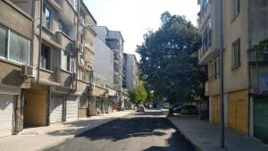 Тази седмица Община Бургас полага асфалт върху голяма част от ул