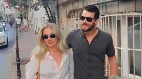 Акън Акъньозю и Сандра