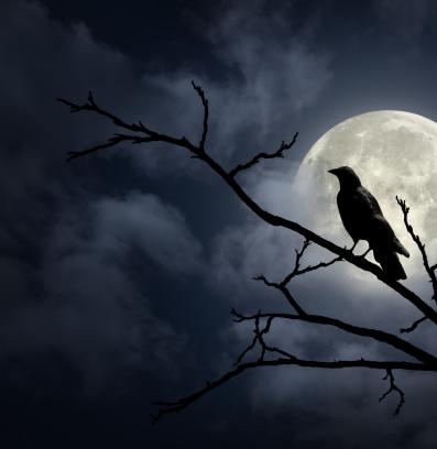 зловещо страшно