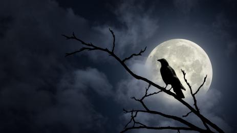 зловещо страшно