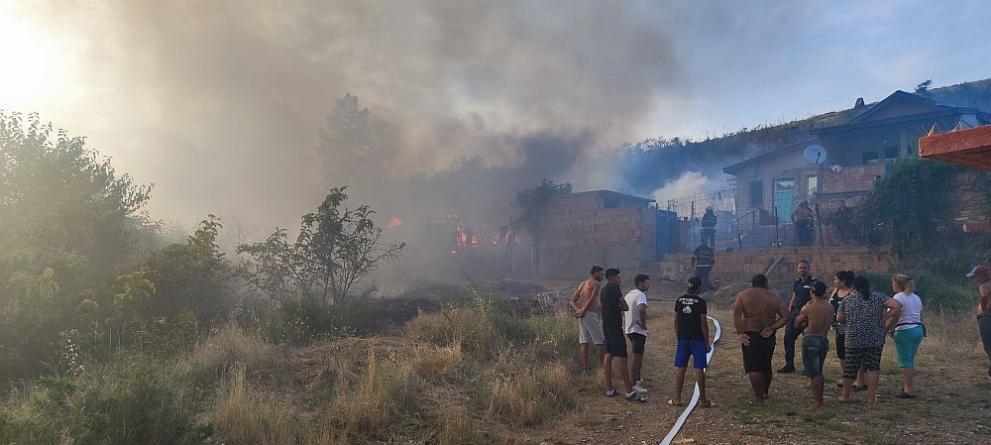 Пожар гори в местността Зайчева поляна в Стара Загора, предаде