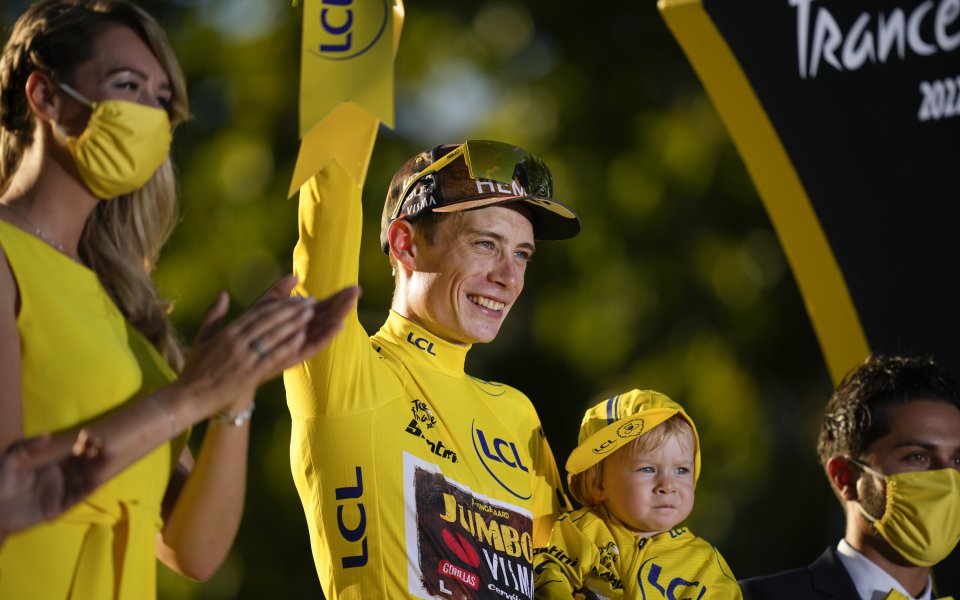 Победителят в Тур дьо Франс Вингегор бе посрещнат като герой в Дания