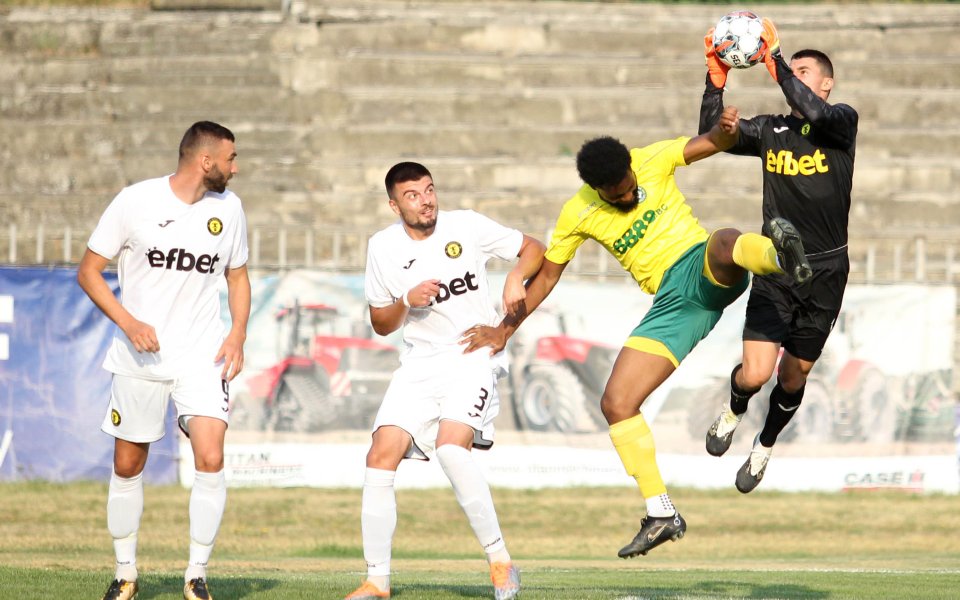 Миньор Перник посреща състава на Крумовград в последен мач от