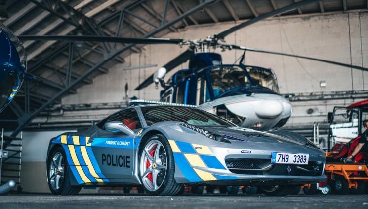 а - БЪРЗИ И ЯРОСТНИ: Чешката полиция гони джигити с мощно 