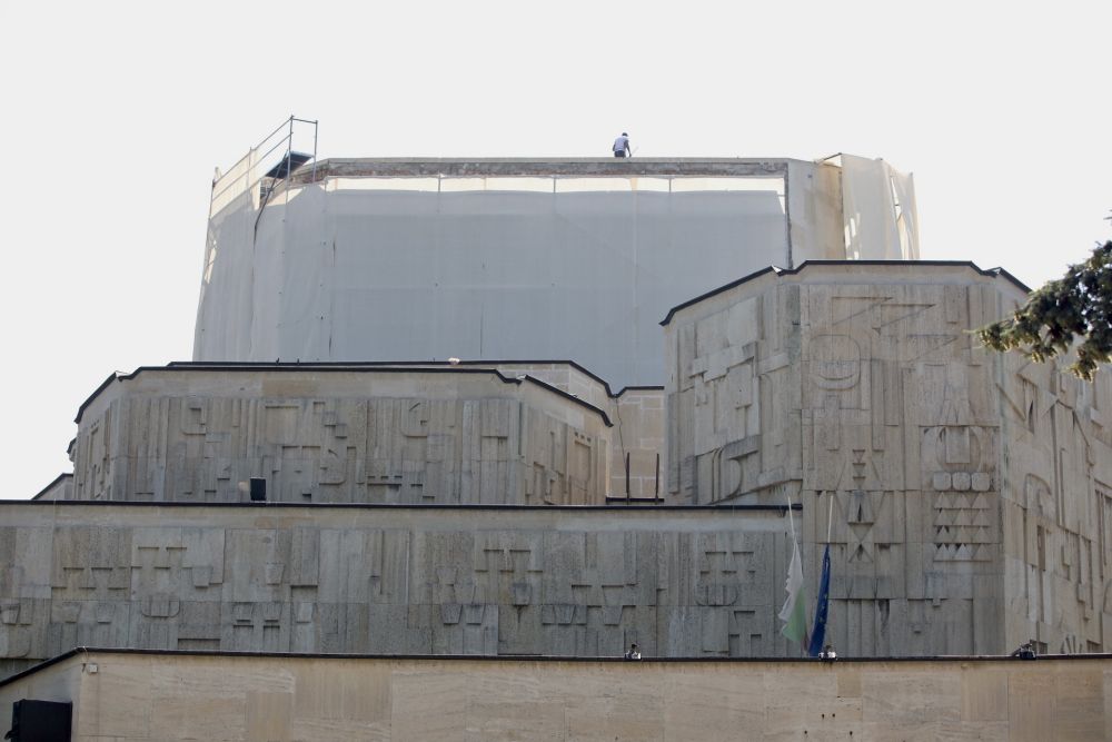 Ремонтират театър "София"