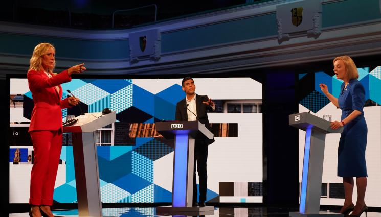 к - ДЕБАТА НА НАСЛЕДНИЦИТЕ НА ДЖОНСЪН: Водещата припадна, Лиз Тръс стана хит в интернет (ВИДЕО)