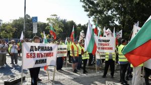 Пътните строители отново протестират Началото бе дадено на площада пред Народното