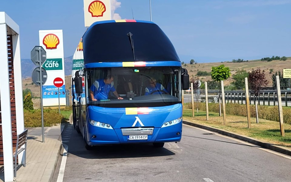 Левски пристигна в Солун. На "сините" им предстои реванш от