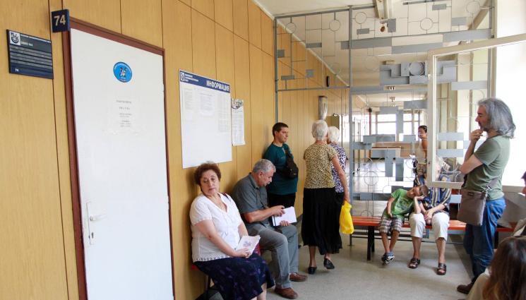 а - Чакаме 40 минути за е-рецепта