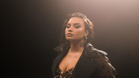 Demi Lovato качи видео с НЛО