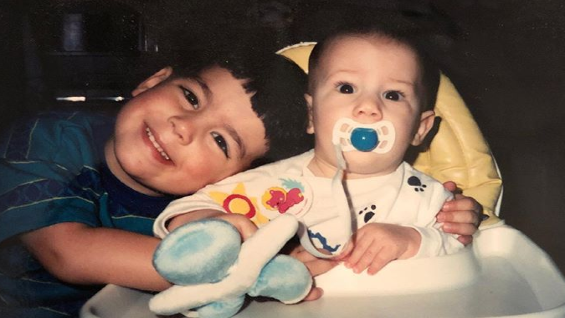 Joe Jonas се пошегува с брат си