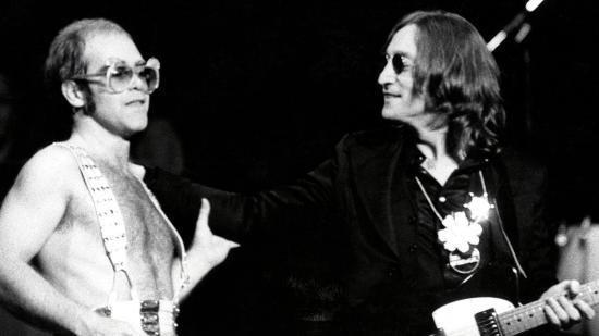 Басът на John Lennon с Elton John