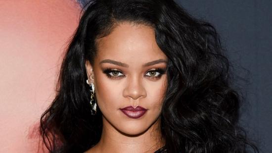 Rihanna издава тайни за козметичния бизнес