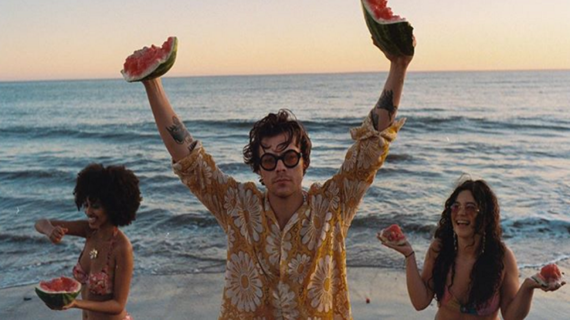 Harry Styles представи нова визуализация към "Watermelon Sugar"