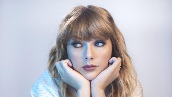 Taylor Swift съчувства на завършващите