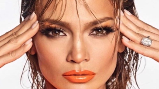 Как се спрявя Jennifer Lopez с физическата изолация