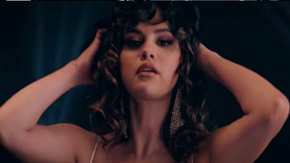 Selena Gomez е невероятна във видеото към "Dance Again"