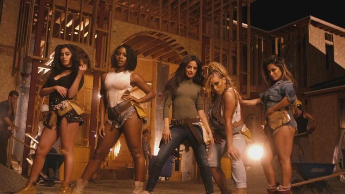 Феновете на Fifth Harmony възродиха хита "Work From Home" след необходимостта от социална дистанция