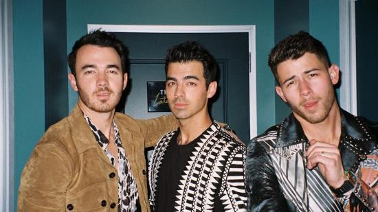 Nick Jonas говори за Jonas Brothers