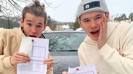 Marcus & Martinus взеха шофьорски книжки