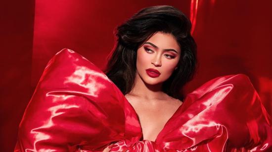 Kylie Jenner продава дял от козметичната си компания