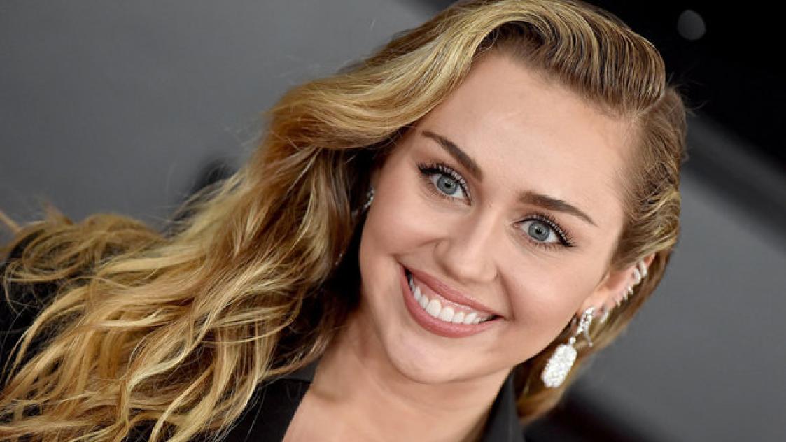 Miley Cyrus представи три нови песни