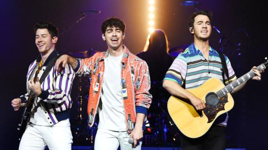 Bebe Rexha на турне с Jonas Brothers