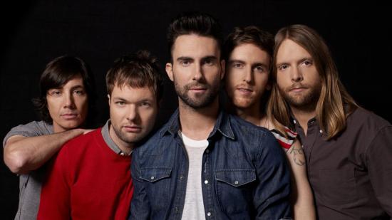 Maroon 5 правят дарение по време на Super Bowl