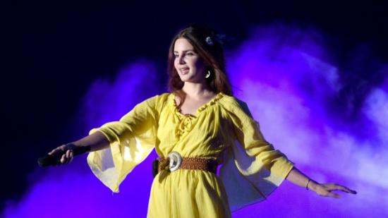 Lana Del Rey изпълни „Love”